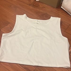 White cropped yoga top-activewear